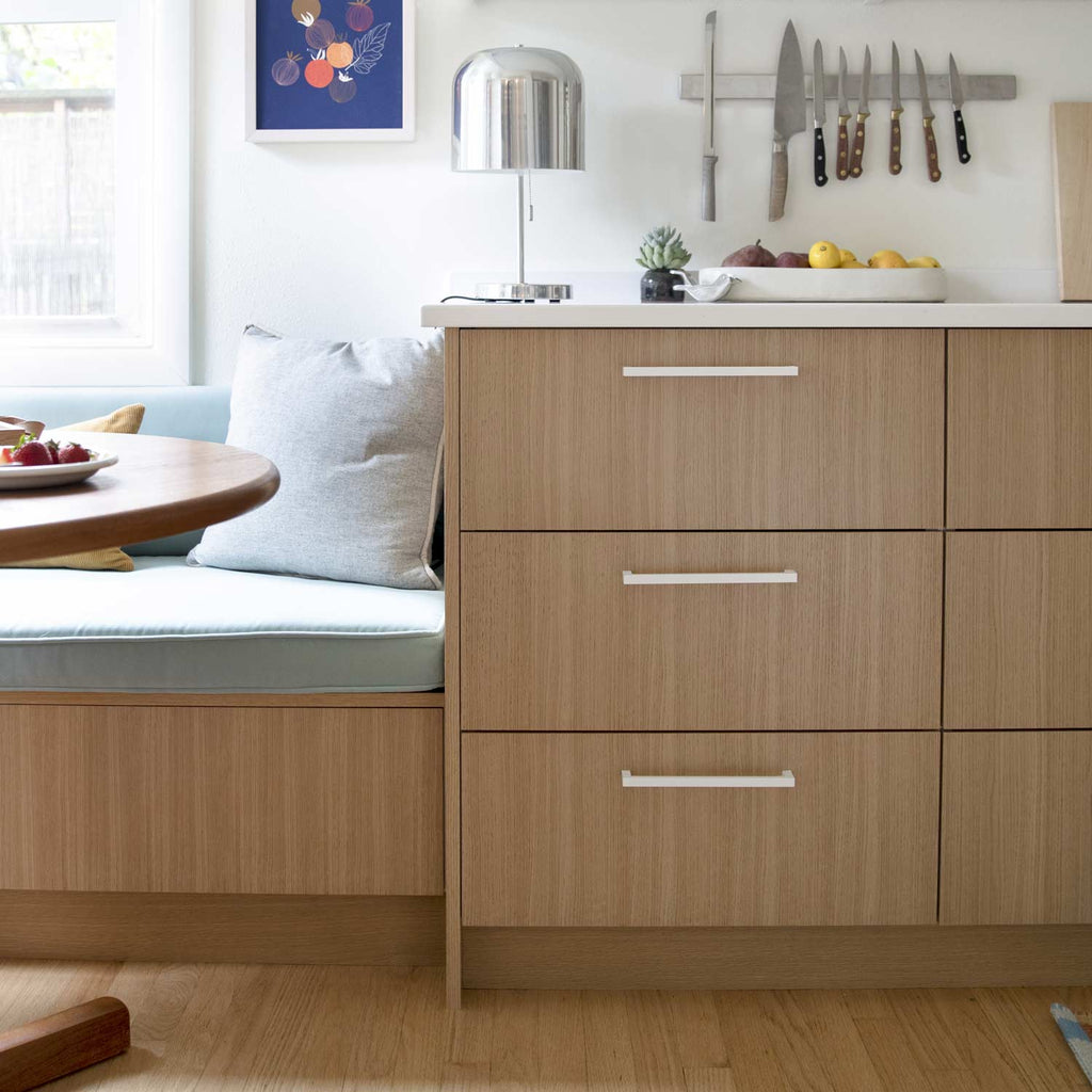 Edgecliff Pull::satin white::hover